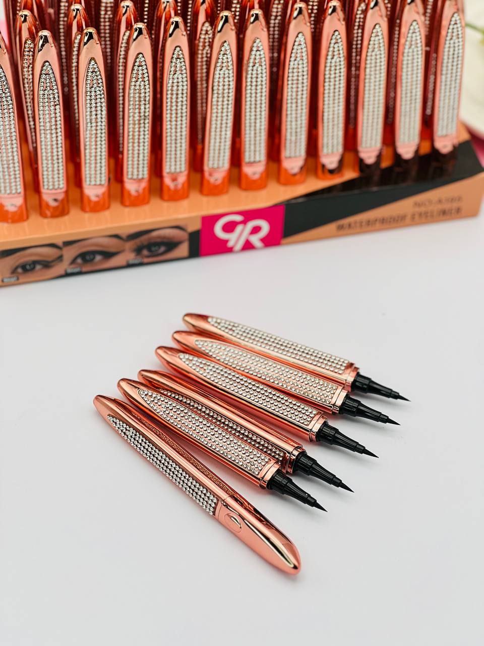 خط چشم نگین‌ دار کویدن رز